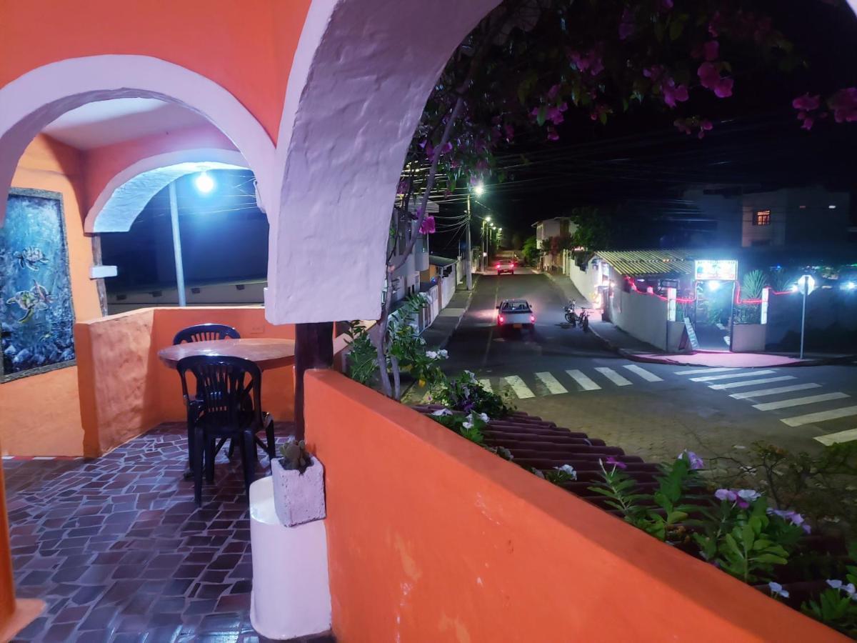 Hotel Crossman Puerto Ayora  Dış mekan fotoğraf