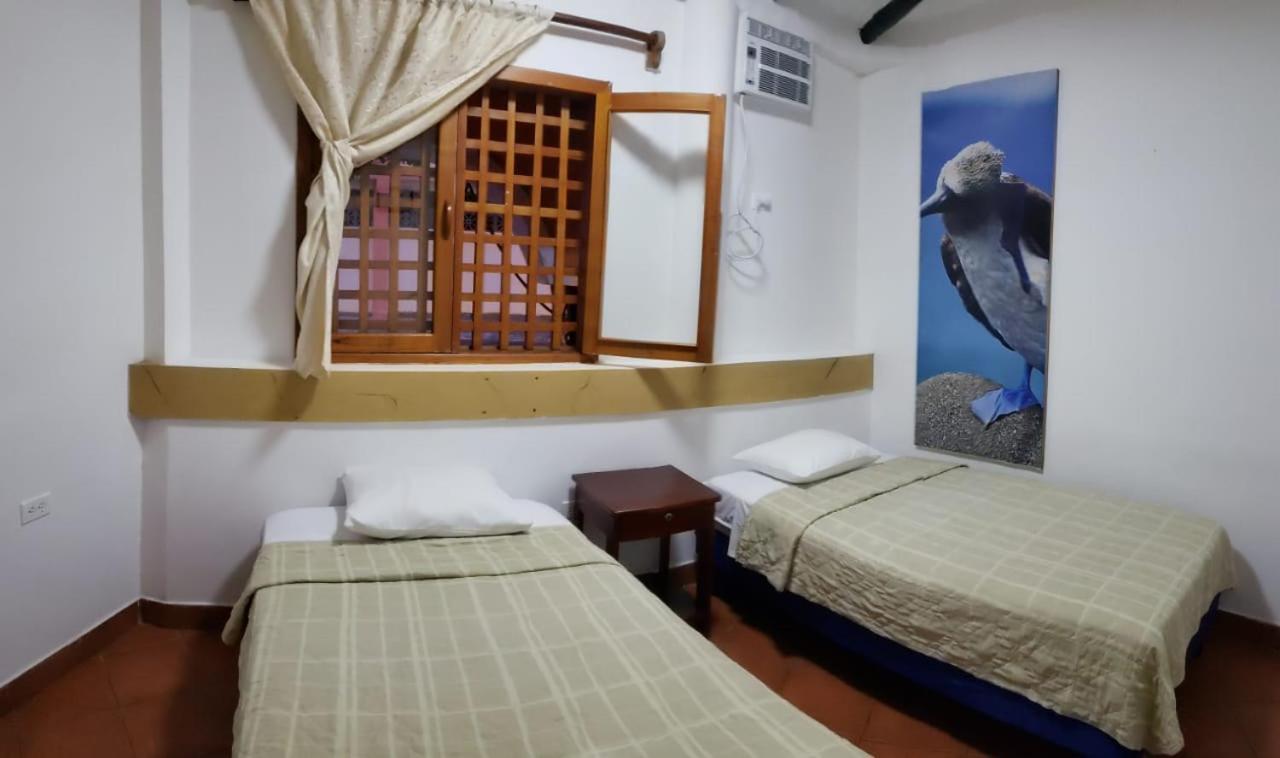 Hotel Crossman Puerto Ayora  Dış mekan fotoğraf