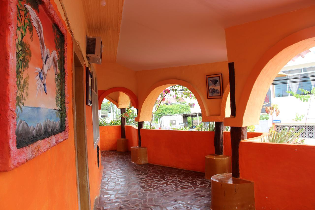 Hotel Crossman Puerto Ayora  Dış mekan fotoğraf