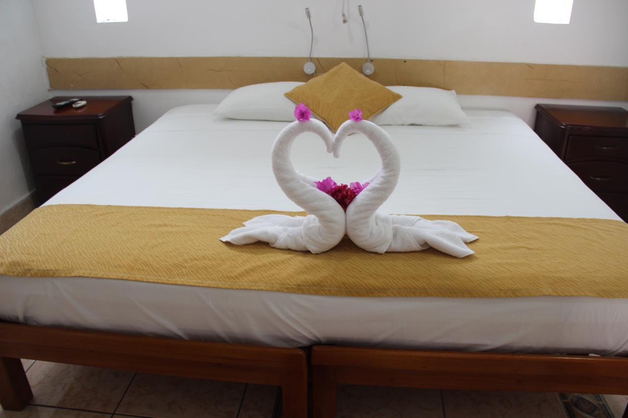 Hotel Crossman Puerto Ayora  Dış mekan fotoğraf