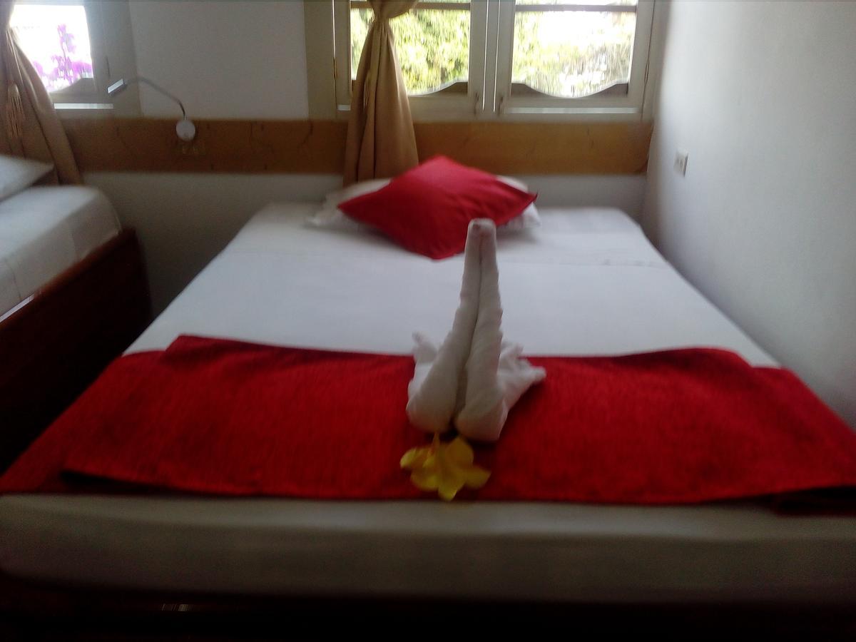 Hotel Crossman Puerto Ayora  Dış mekan fotoğraf